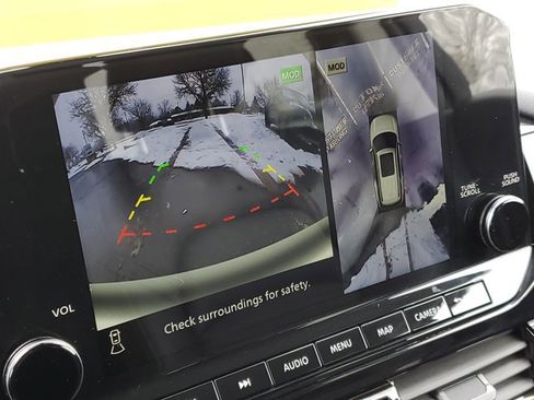 Certified 2025 Nissan Pathfinder SL image 16