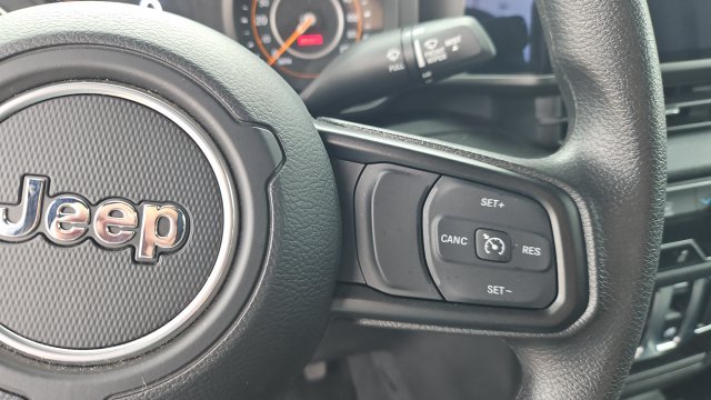 Used 2025 Jeep Wrangler Sport AWD/4WD image 9