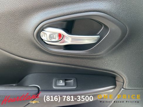 Used 2019 Jeep Cherokee Latitude w/ Popular Appearance Group image 38