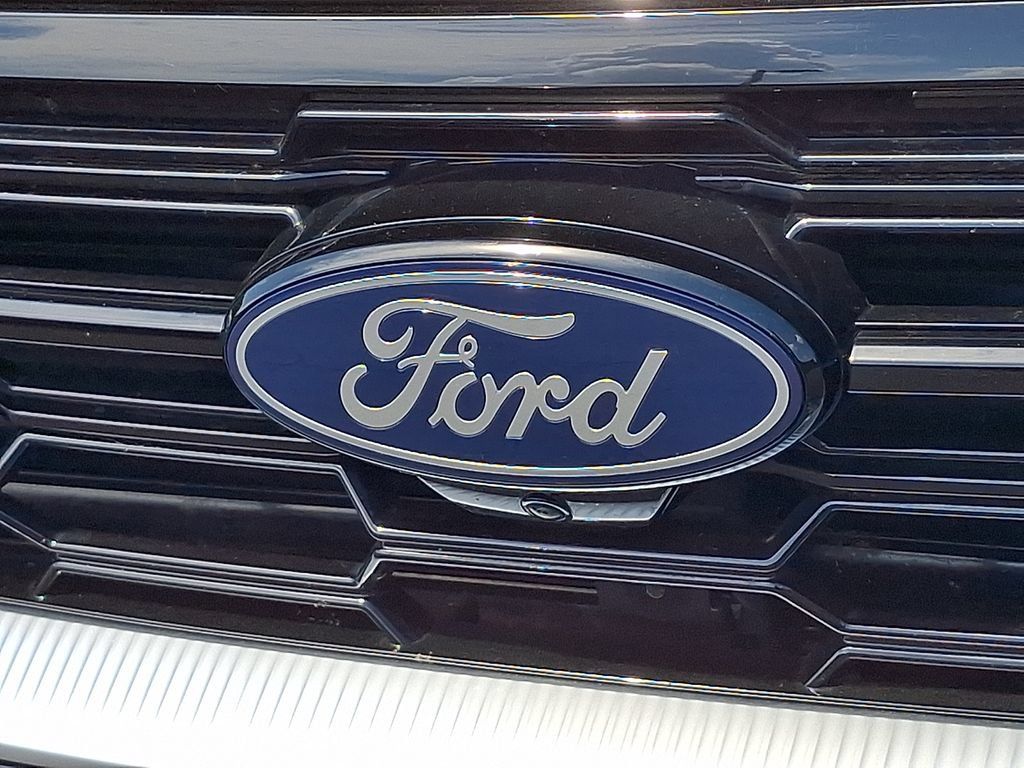 Used 2025 Ford Expedition Platinum AWD/4WD image 5