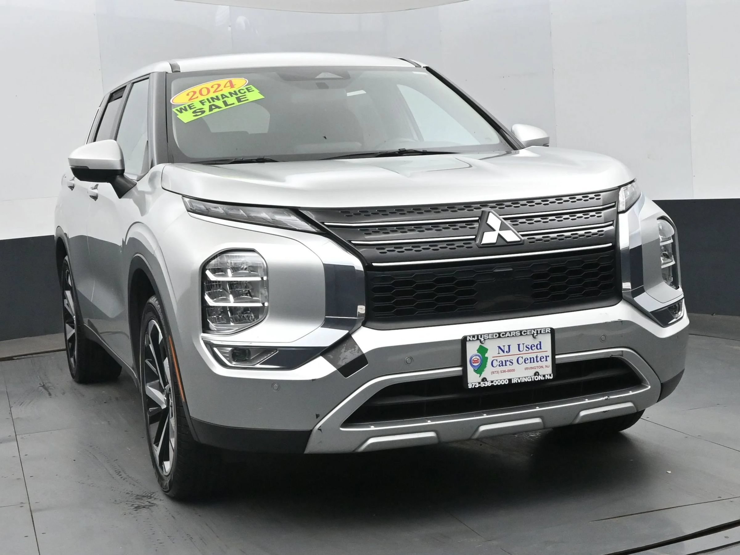 Used 2024 Mitsubishi Outlander FWD image 3