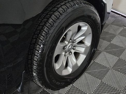 Used 2023 RAM 1500 Laramie AWD/4WD image 6