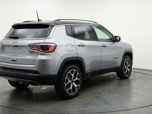 Used 2025 Jeep Compass Limited image 9