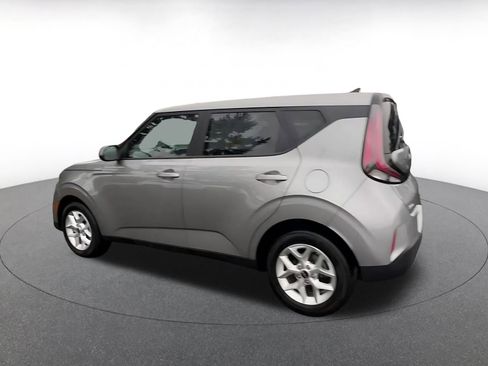 Used 2025 Kia Soul LX w/ LX Technology Package image 10