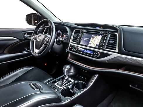 Used 2019 Toyota Highlander Limited image 15