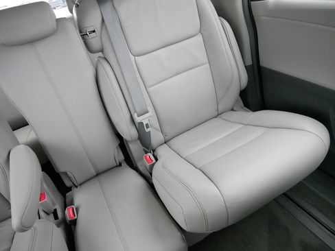 Used 2016 Toyota Sienna XLE image 14