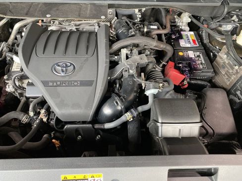 Certified 2023 Toyota Highlander XLE AWD/4WD image 10