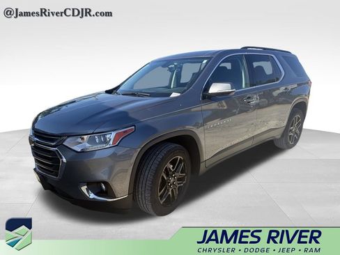 Used 2020 Chevrolet Traverse LT FWD image 1