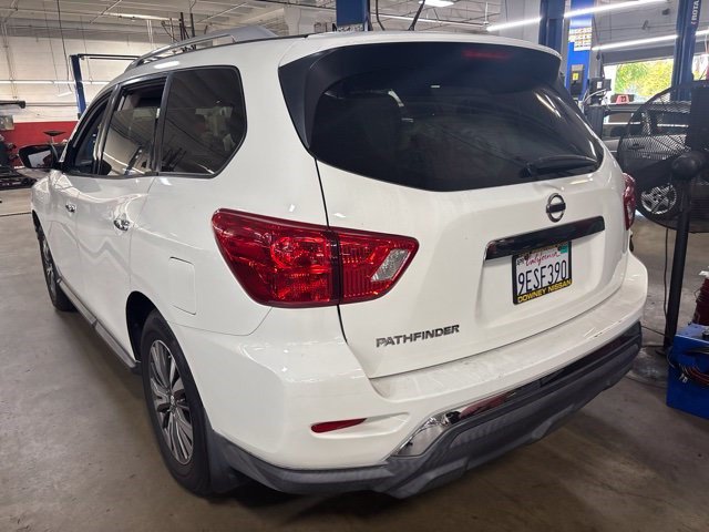 Used 2018 Nissan Pathfinder S FWD image 3