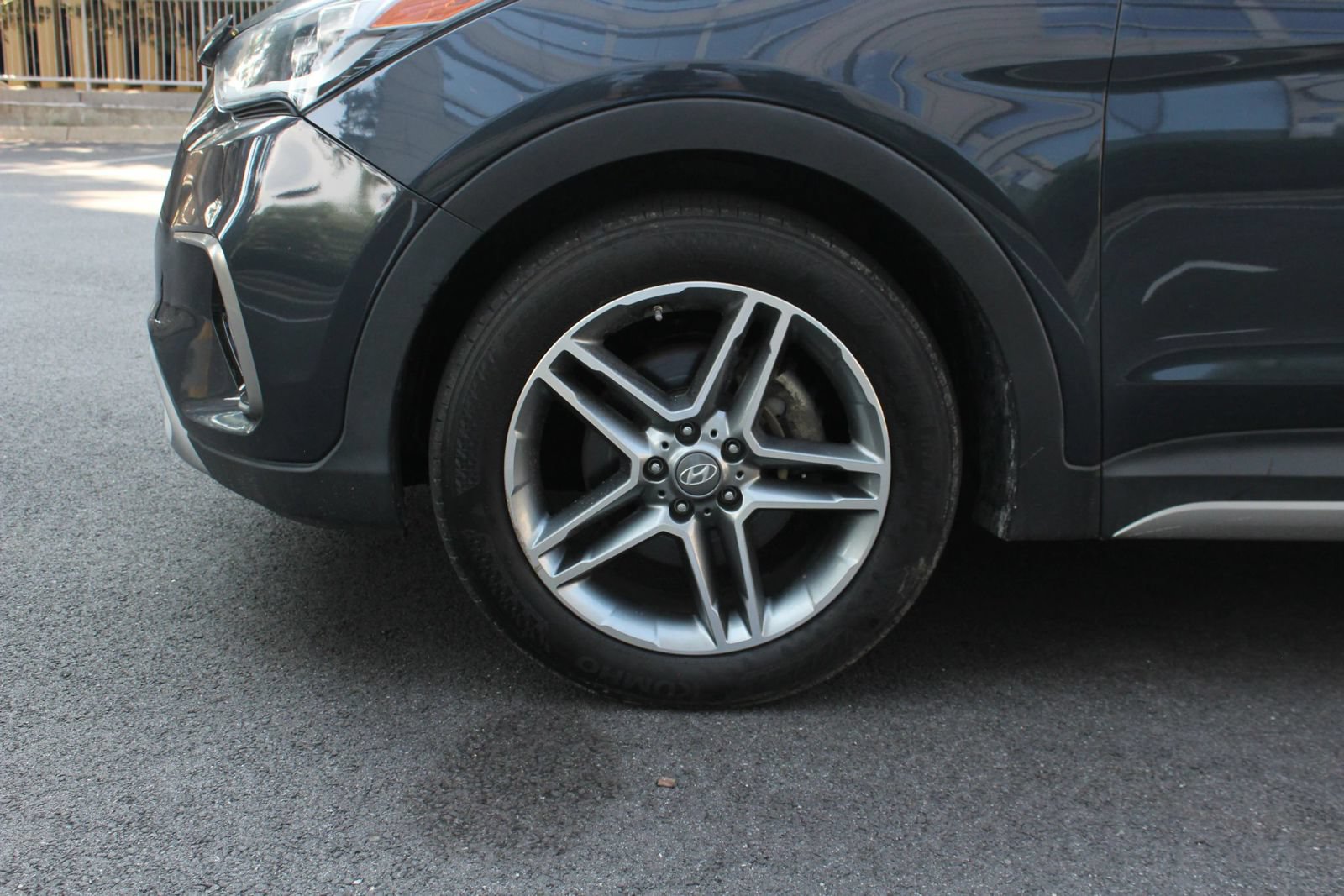 Used 2017 Hyundai Santa Fe Limited AWD/4WD image 11