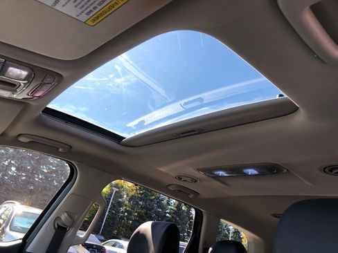 Used 2024 Kia Telluride EX w/ EX Captain's Chair Package image 15