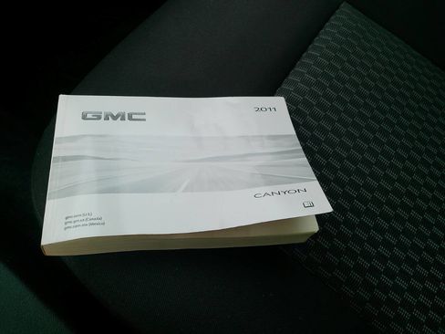 Used 2011 GMC Canyon SLE image 39