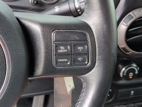 Used 2018 Jeep Wrangler Sport AWD/4WD image 13