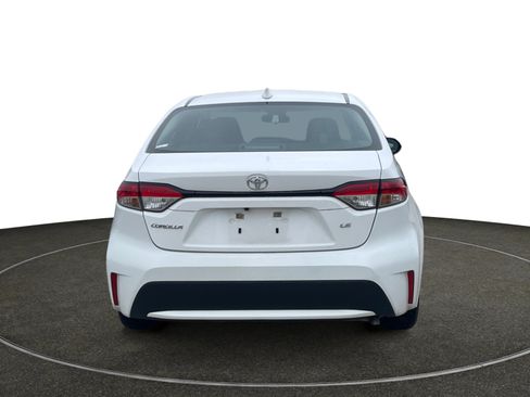 Used 2022 Toyota Corolla LE image 5