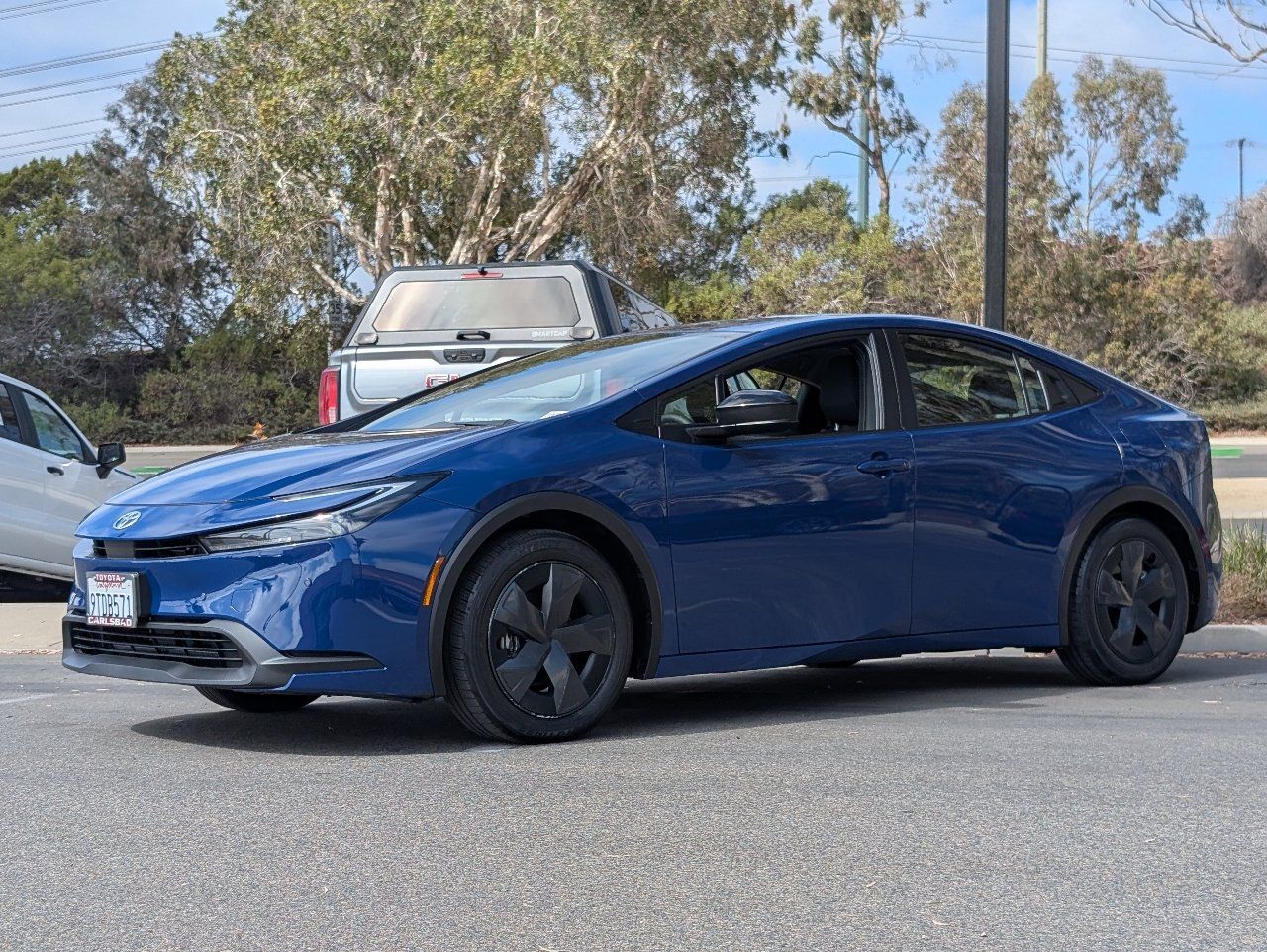 Used 2025 Toyota Prius LE FWD image 11