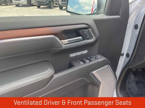 Used 2025 GMC Sierra 1500 Denali w/ Denali Reserve Package AWD/4WD image 11