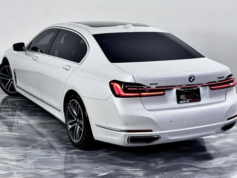 Used 2021 BMW 750i xDrive AWD/4WD image 12
