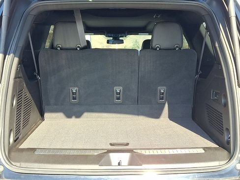 Used 2022 Chevrolet Suburban RST w/ Luxury Package image 28