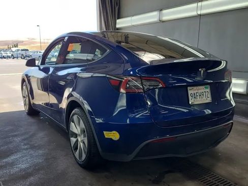 Used 2022 Tesla Model Y Long Range AWD/4WD image 2