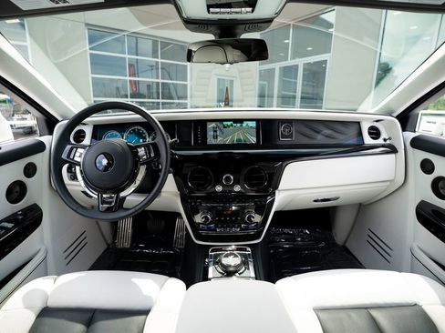 Used 2022 Rolls-Royce Phantom Sedan w/ The Phantom Package RWD image 55