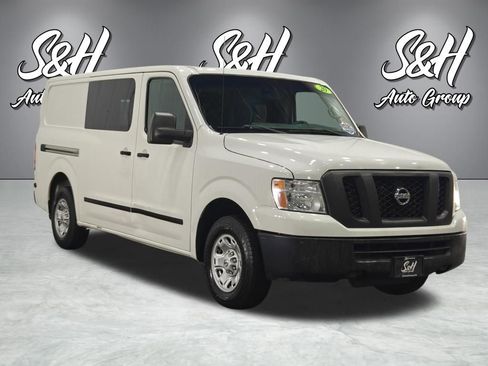 Used 2020 Nissan NV 2500 SV image 2