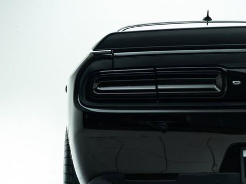 Used 2016 Dodge Challenger SRT Hellcat RWD image 18