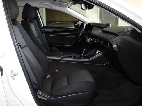 Used 2020 MAZDA MAZDA3 Sedan FWD image 29
