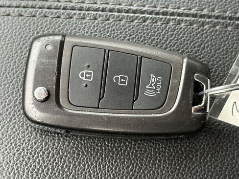 Certified 2023 Hyundai Tucson SE image 14