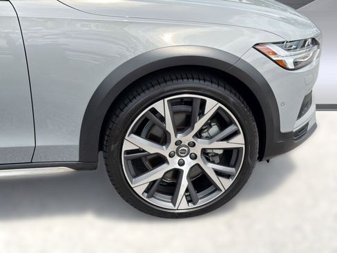Certified 2025 Volvo V90 B6 Cross Country Ultra AWD/4WD image 12