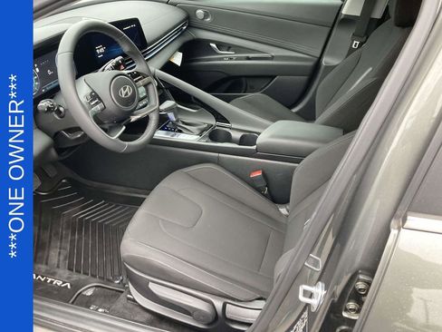 Used 2025 Hyundai Elantra SEL image 16