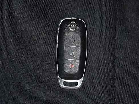 Used 2024 Nissan Rogue S image 32