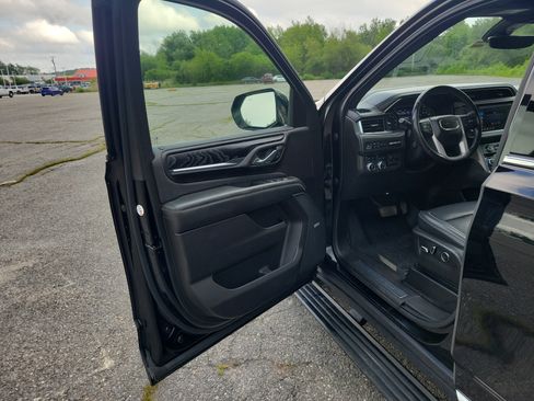 Used 2021 GMC Yukon XL Denali w/ Denali Premium Package AWD/4WD image 15