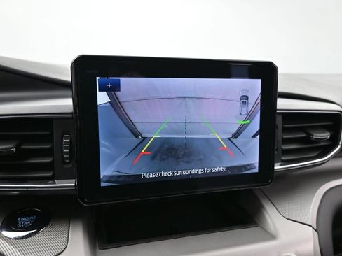 Used 2022 Ford Explorer XLT w/ Equipment Group 202A image 18