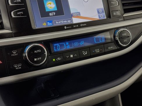 Used 2017 Toyota Highlander XLE image 16