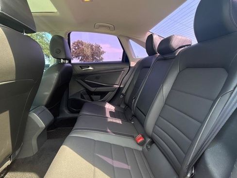Used 2021 Volkswagen Jetta SE FWD image 11