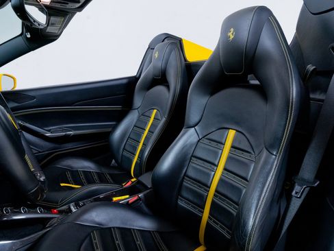 Used 2017 Ferrari 488 Spider RWD image 33