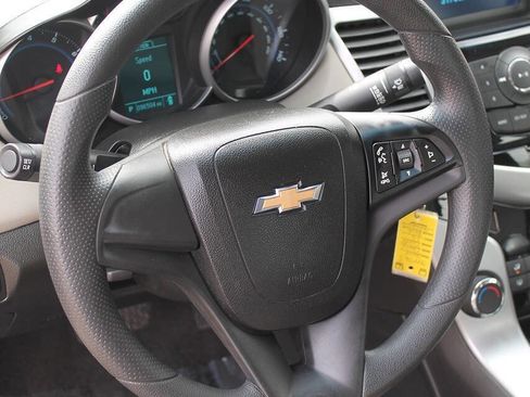 Used 2014 Chevrolet Cruze LS image 12