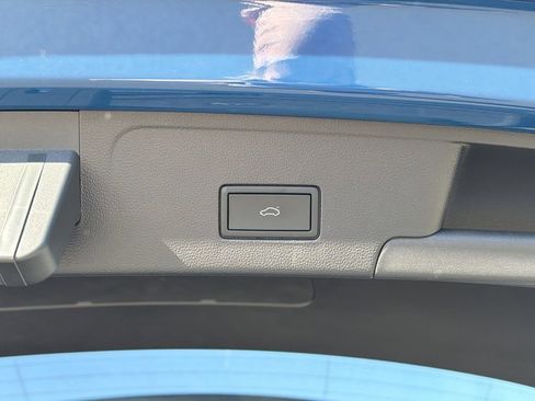 Used 2025 Volkswagen Atlas Cross Sport SEL Premium R-Line image 16