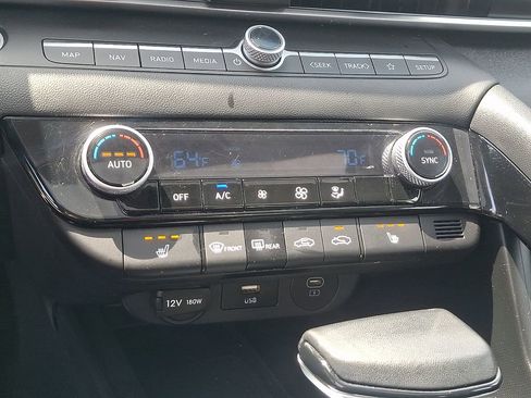 Used 2025 Hyundai Elantra SEL FWD image 18