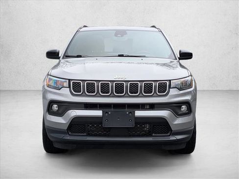 Used 2023 Jeep Compass Latitude w/ Sun and Sound Group AWD/4WD image 2