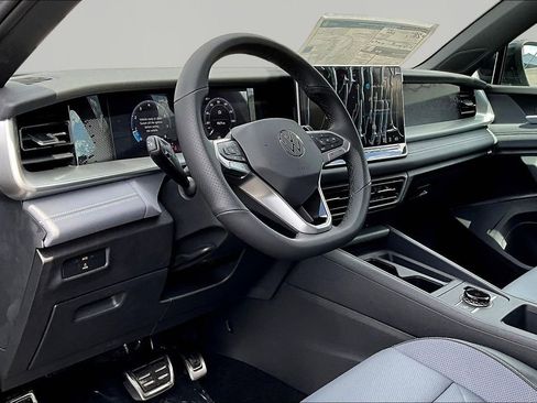 New 2026 Volkswagen Tiguan SE R-Line FWD image 17