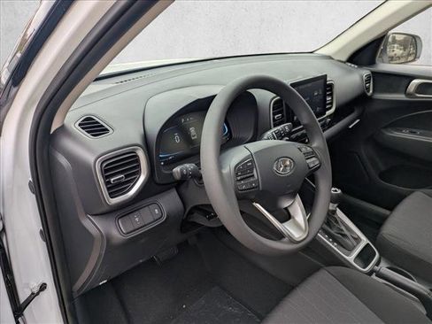 New 2026 Hyundai Venue SE image 3