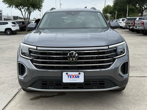 Used 2025 Volkswagen Atlas SE image 11