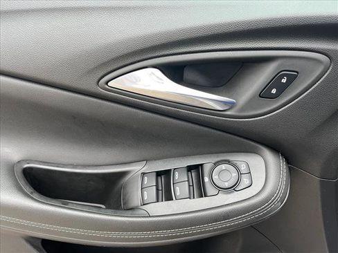 Used 2025 Buick Encore GX Preferred image 16