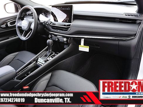 New 2026 Jeep Compass Latitude image 12