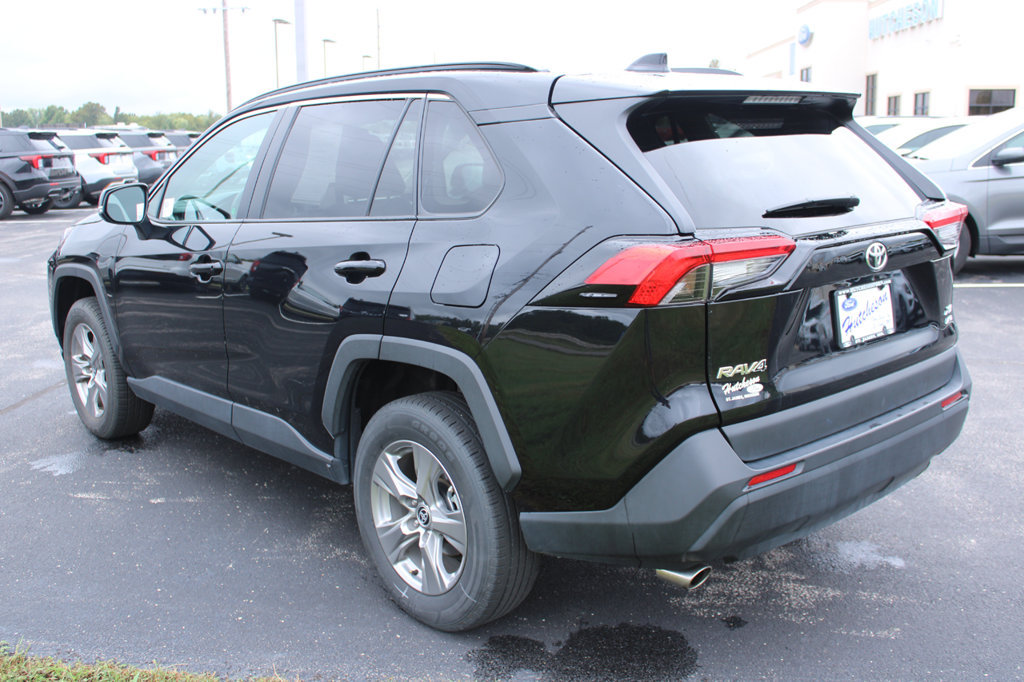 Used 2025 Toyota RAV4 XLE AWD/4WD image 8