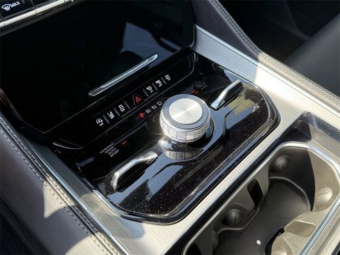 New 2025 Jeep Wagoneer L Series II w/ Convenience Group I image 17