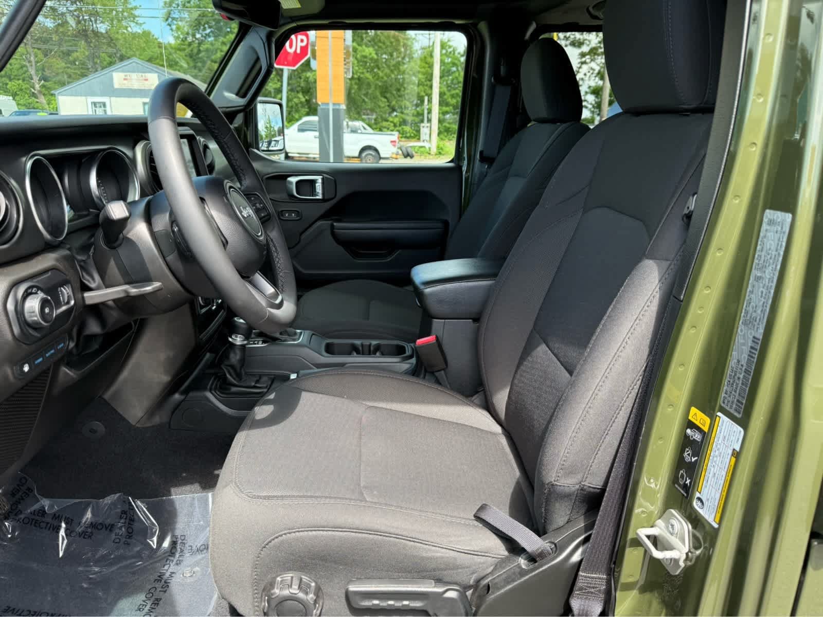 Used 2023 Jeep Wrangler Unlimited w/ Sun & Screen Package AWD/4WD image 16