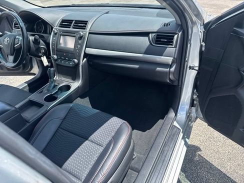 Used 2015 Toyota Camry SE FWD image 13