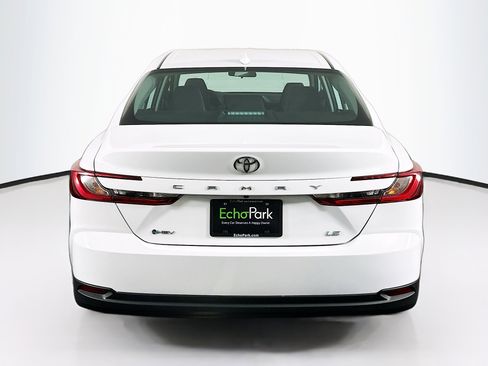 Used 2025 Toyota Camry LE image 7